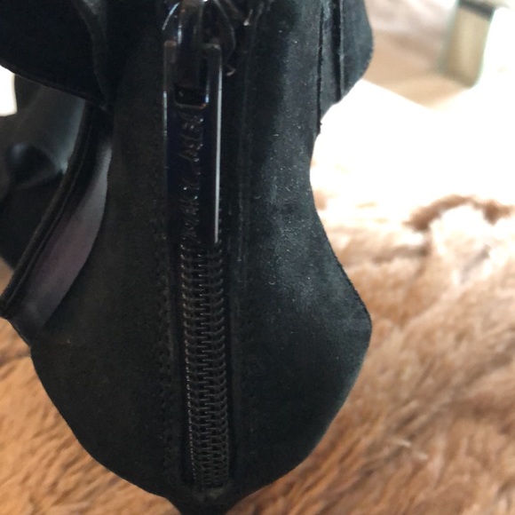 Heels - Picture 4 of 4